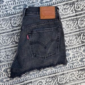 🌸LEVI’S 501 Original black denim shorts